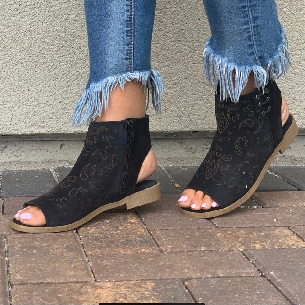 Coolway Black Boho Caged Gladiator Flat Shoes 6